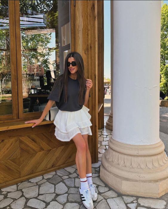 Спідниця біла з мереживом