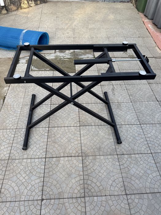 Mesa com tampo em vidro