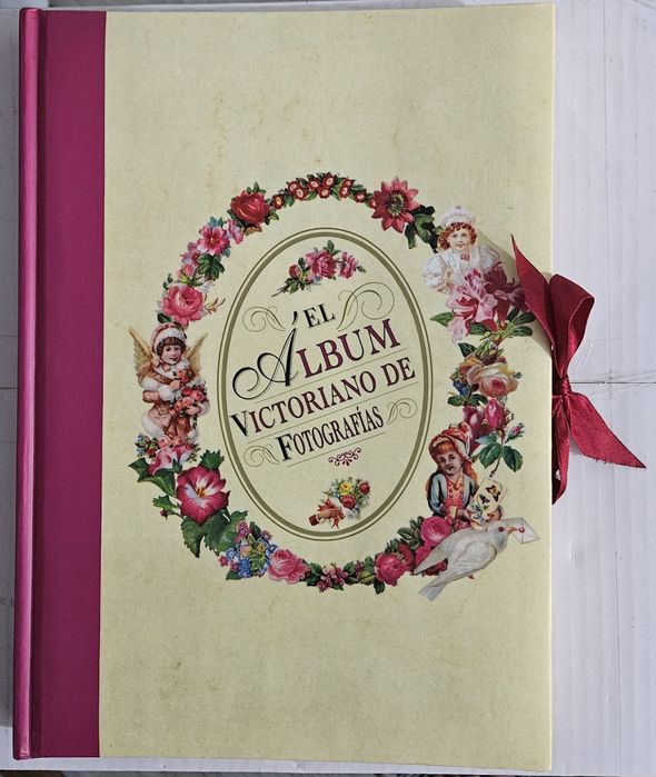 Álbum Vitoriano de Fotografias (edição de 1997)