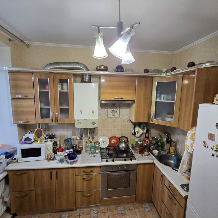 Продаю 2 кім квартиру Молодогвардійська  - проспект Богоявленский , " сталінка ",  Двоконтурний газовий котел