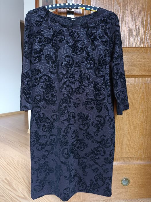 sukienka czarna, nowa,  z tyłu rozporek