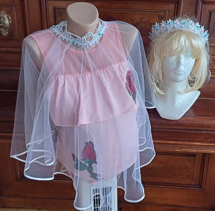 Body z tiulową narzutką do sesji fotograficznych ciążowych