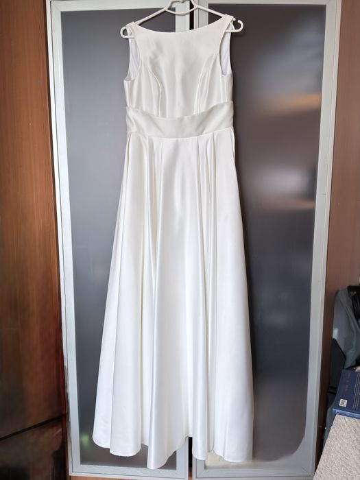 Весільна сукня з атласу, відкрита спина, корсет, розмір L