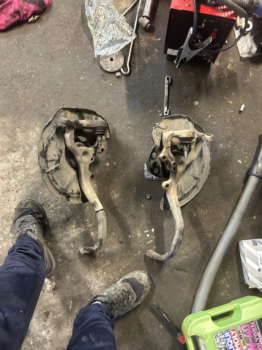 Поворотные кулаки Мерседес w 211 в сборе