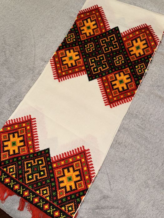 Вишиті вставки / вишивка хрестиком / вишиті рушники