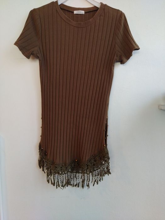 Camisola verde com tachas e bordado, original -Cosmoda - Tamanho L/XL