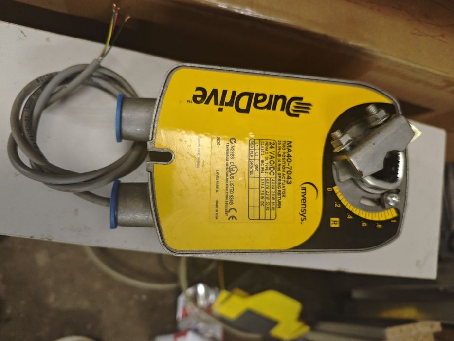 Siłownik że sprężyna