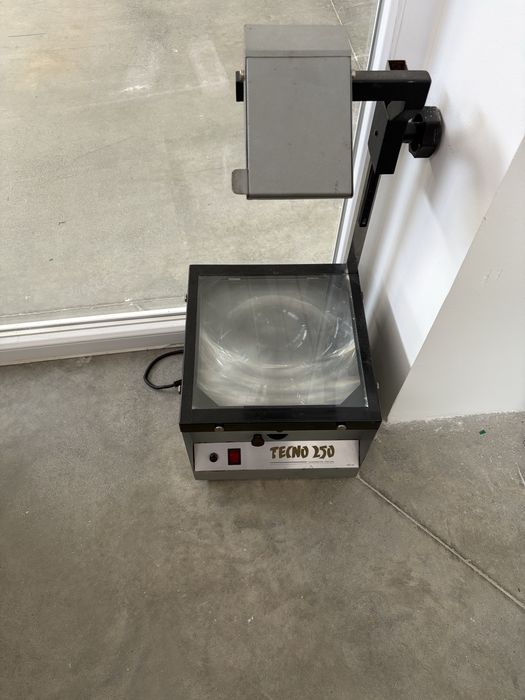 Retroprojetor antigo