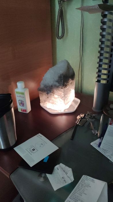 Кристал солі  великого розміру