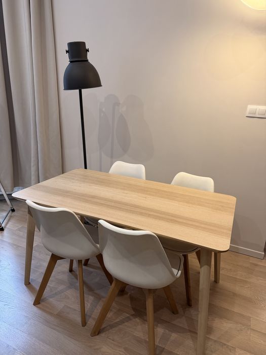 Zestaw mebli: Kanapa narożna, stół + 6 krzeseł, lampa, lustro