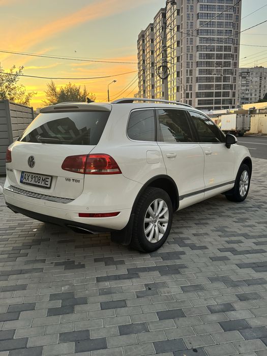 Volkswagen Touareg 2011 г