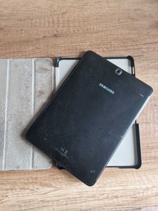 Tablet Samsung tab S2 z dodatkową karta pamięci  SD