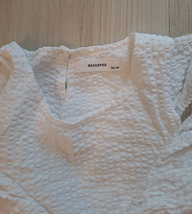 Biała muślinowa sukienka Reserved