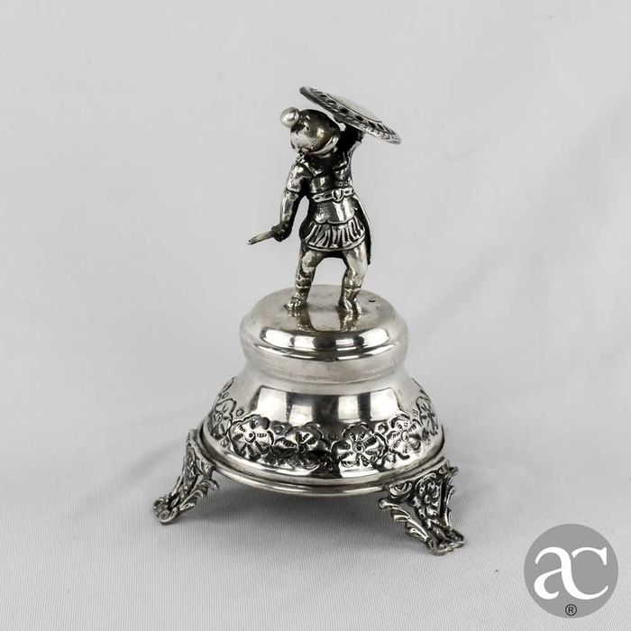 Paliteiro em prata portuguesa em forma de guerreiro