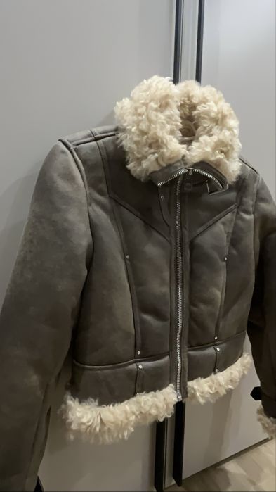 Куртка  на хутрі Bershka