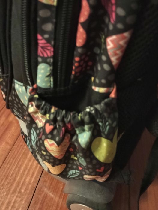 Mochila com corações e com trólei
