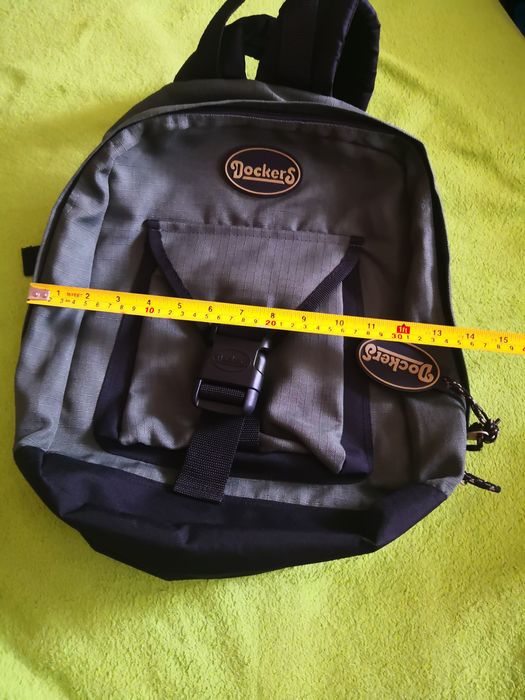 Plecak marki Dockers.