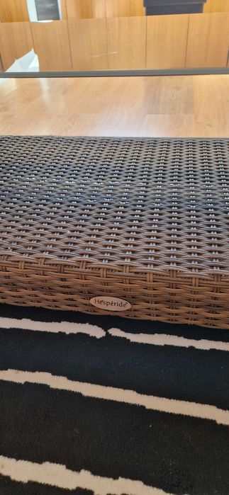 Sofá e mesa de exterior