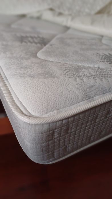 Cama JOM VIP com colchão incluído