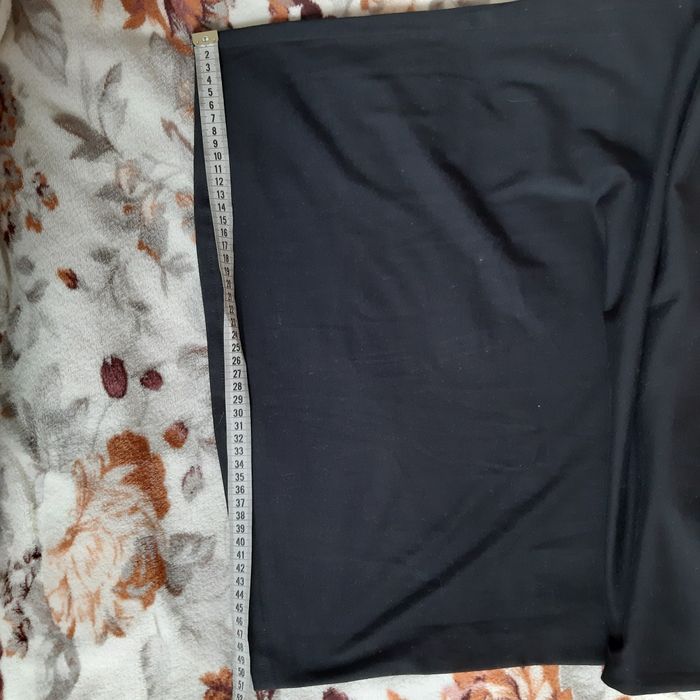 Чорна сукня з аплікацією