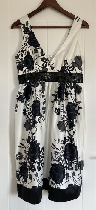 Sukienka biała w czarne kwiaty elegancka Vero Moda r. 38