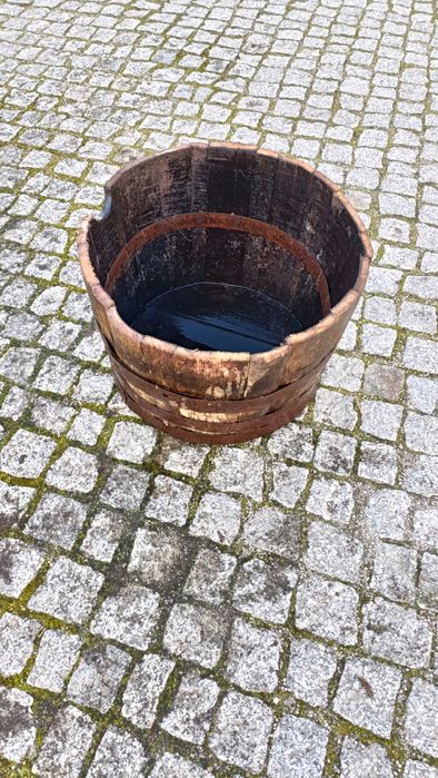 Vaso de jardim em pipas de madeira