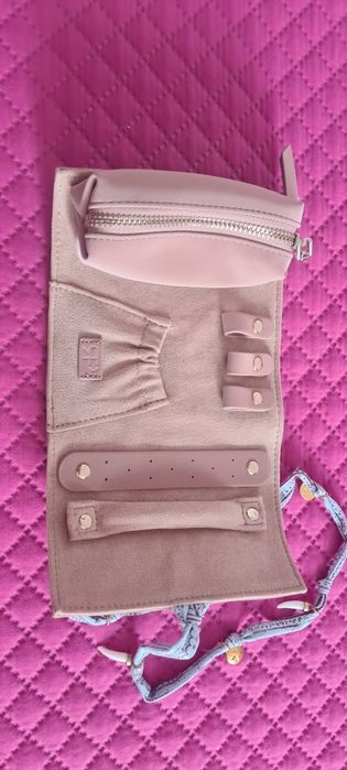 Vendo bolsa para levar jóias em viagem.