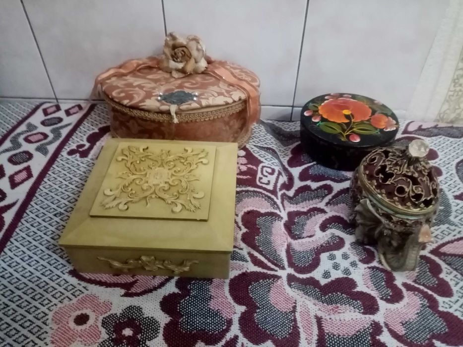 Четыре шкатулки одним лотом