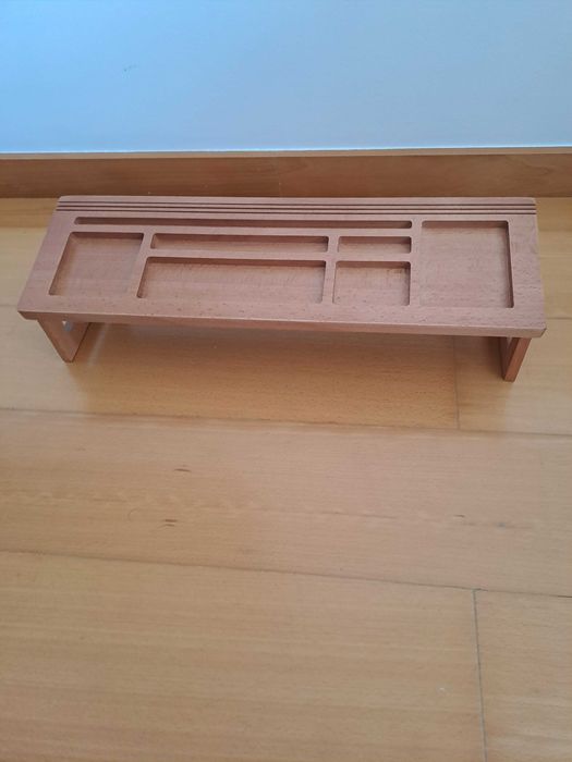 Prateleira de Mesa (Desk Shelf)