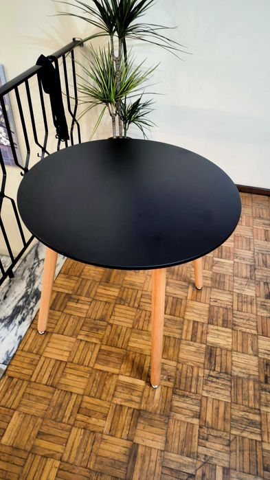 Mesa para sala de madeira lacada