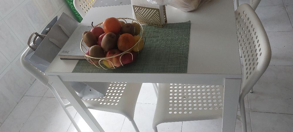 Mesa ikea  125x74cm + 5 Cadeiras Usado em bom estado  ENTREGA DOMICÍLIO GRÁTIS