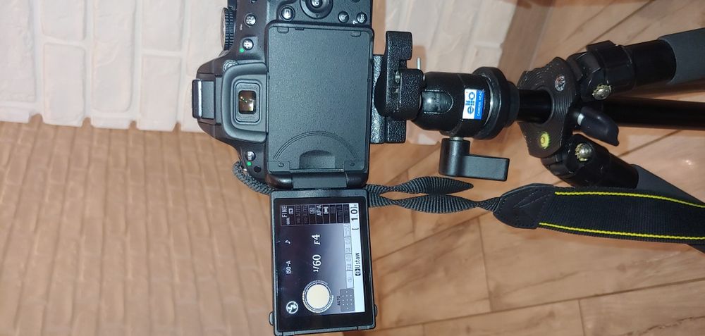 Nikon D5100 + dodatki mały przebieg