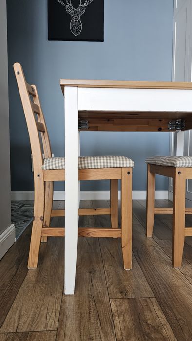 Drewniany stół z krzesłami IKEA