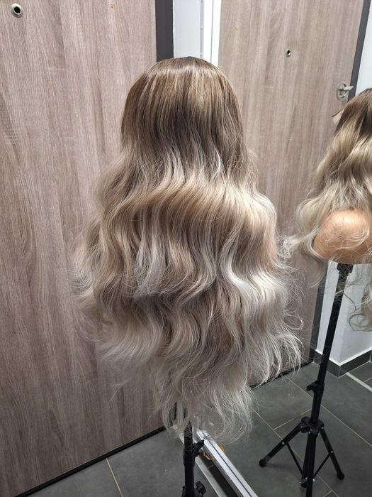 Długa Kręcona Peruka Blond Ombre NaKoronkowej Siateczce Lace Front Wig
