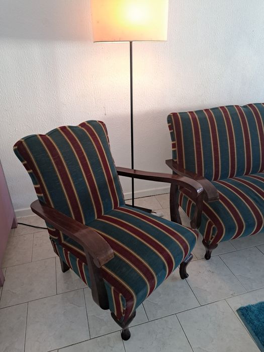 Poltrona  mais dois cadeirões .