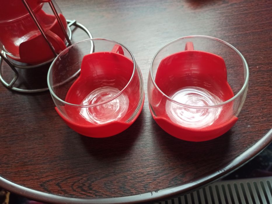 Кружки , горнятка на підставці 5 штук