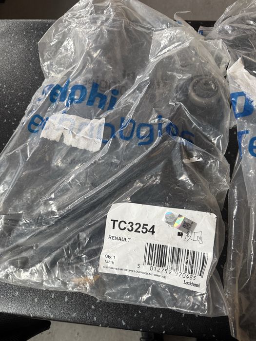 Важиль підвіски (ричаг) нові лівий та правий Renault Zoe / Clio Delphi