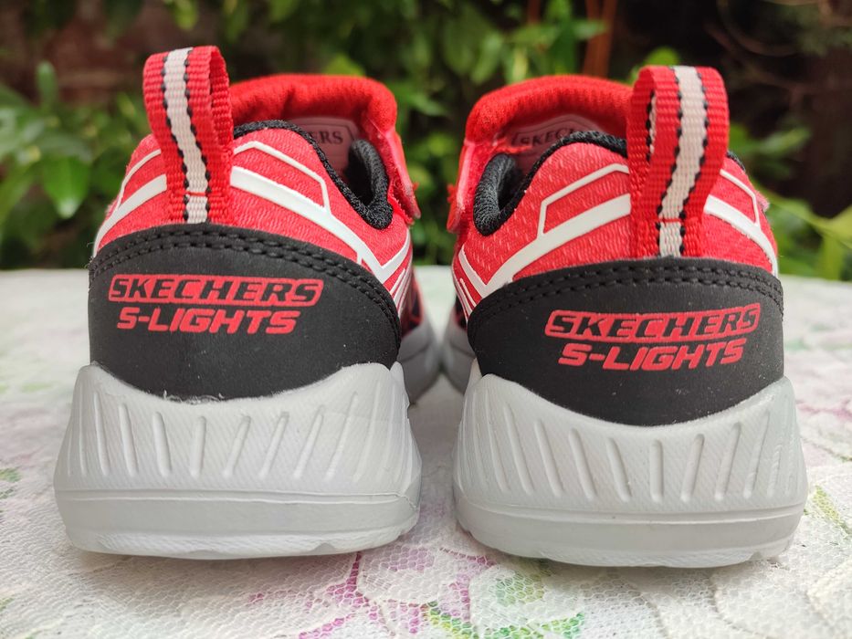 Buty sneakersy dziecięce SKECHERS Maver S-Lights r.24 - jak nowe.
