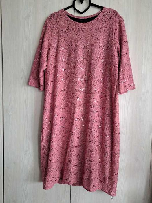 Krótka sukienka błyszczącą koronkowa 48 4XL