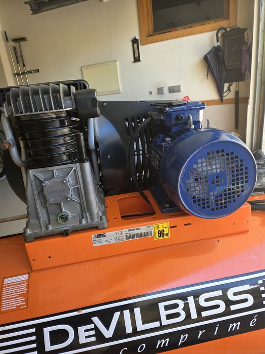 Compressor  DeVilbiss 300L