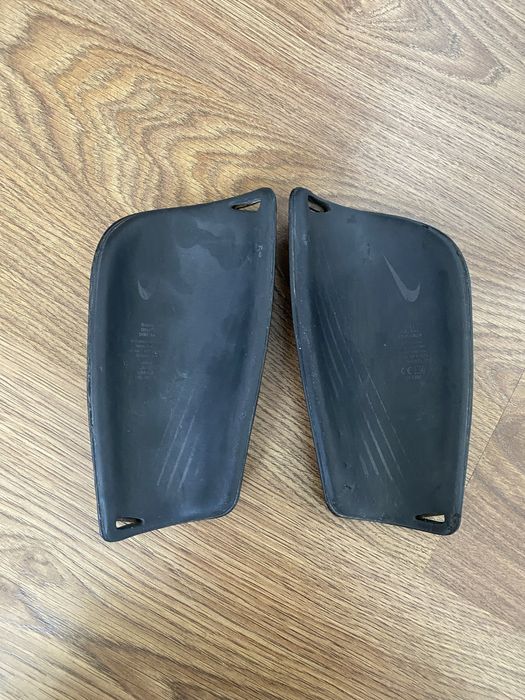 Nagolenniki piłkarskie Nike