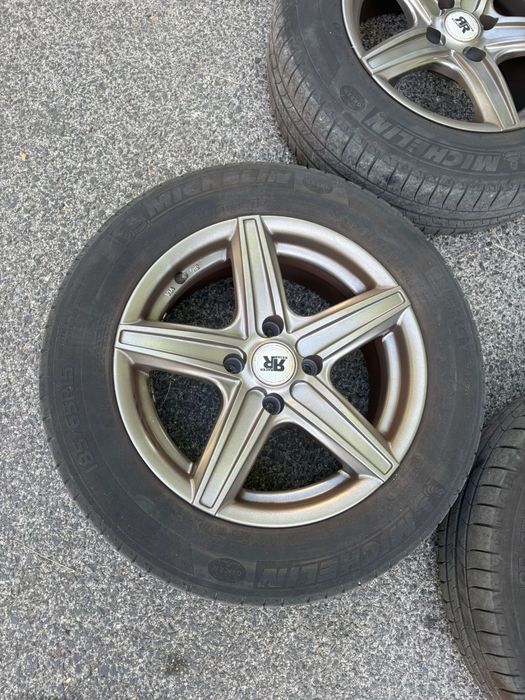 Conjunto 4 Pneus Michelin + jantes.