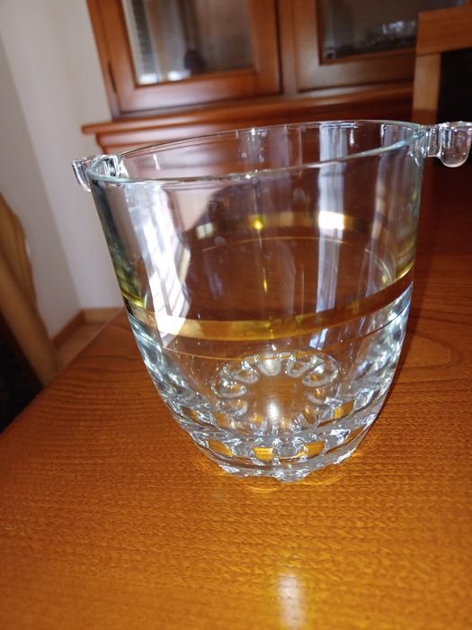 Conjunto de copos de uisque com balde