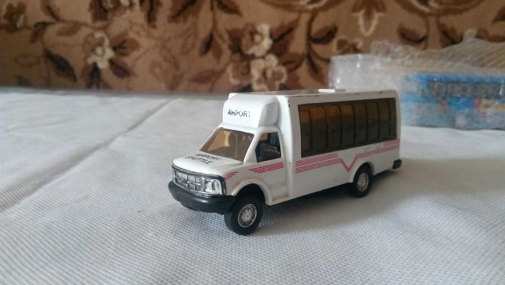 Модель буса Ford shuttle
