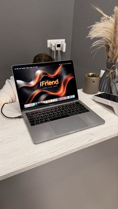 MacBook Pro 13“  i5/8/128gb Space Gray