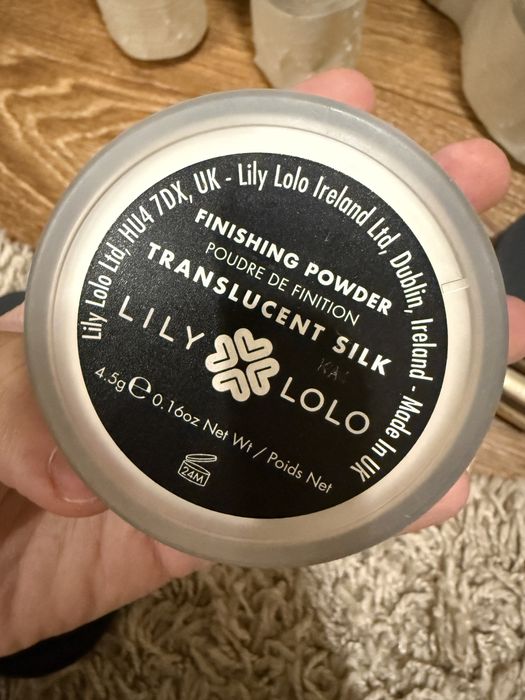 Мінеральна пудра, консилер, бронзер Lily Lolo, Youngblood, стік Rare Beauty, палетка тіней Smashbox для проблемної шкіри