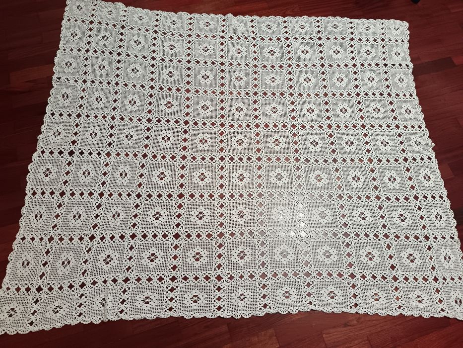 Colcha / toalha de mesa em crochet feita à mão