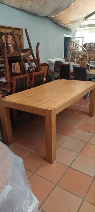 Mesa de madeira maciça