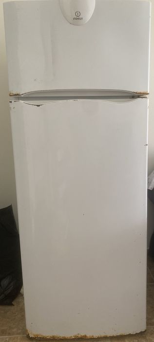 Frigorifico INDESIT medida mt 1,40x0,50.