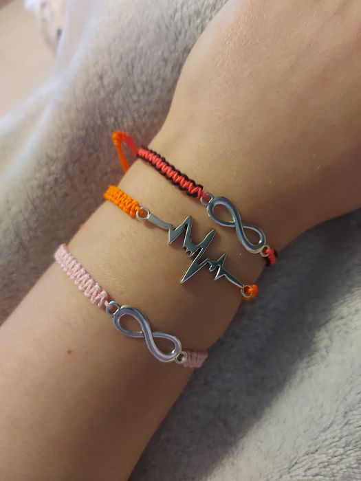 Bransoletki z imieniem, breloki